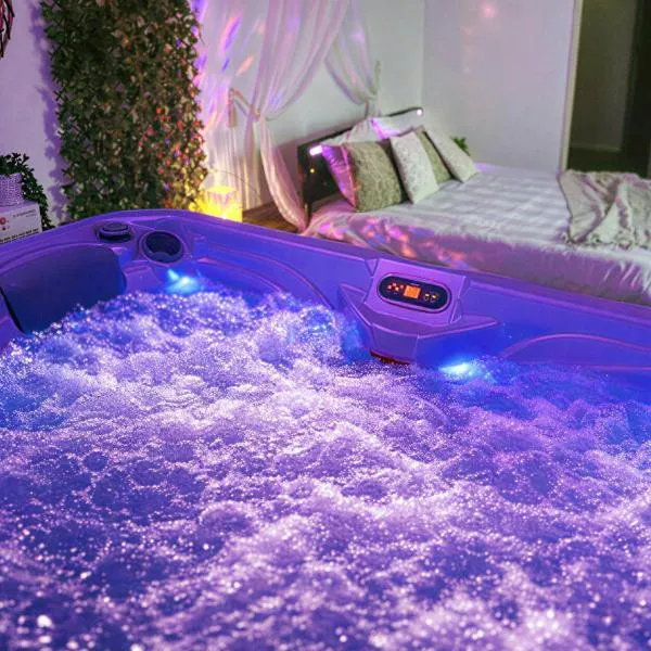 Suite romantique avec jacuzzi privatif, parenthèse intime et discrète, hotelli kohteessa Dole
