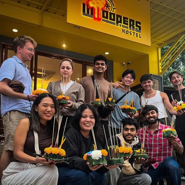 Whoopers Hostel Chiang Mai - Harry Potter Themed، فندق في شيانغ ماي