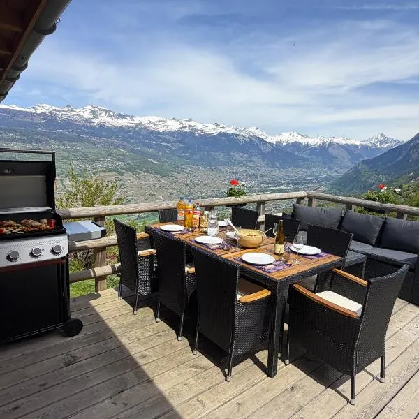 Chalet panoramique avec vue alpine à 180 degrés - poêle scandinave & nature, hotell i Grône