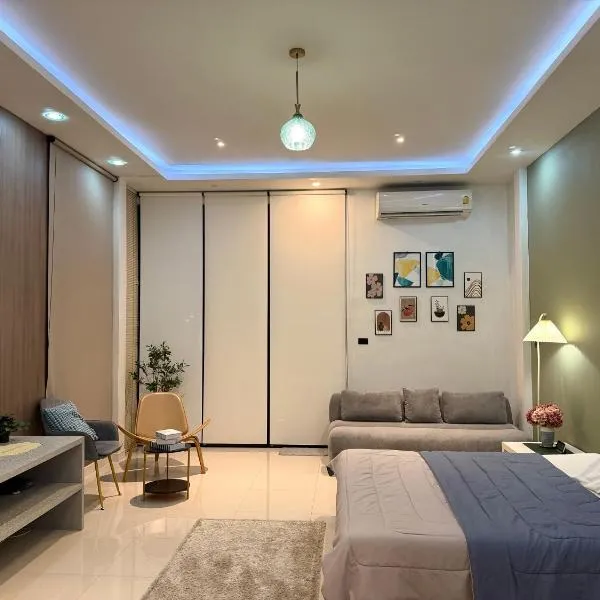Ellie House Phuket Old Town, готель у місті Ban Rangeng
