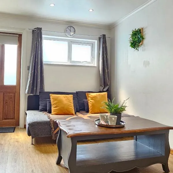 Studio apartment, TV, WiFi Kitchen Parking, Wembley Elizabeth Line – hotel w mieście Northolt