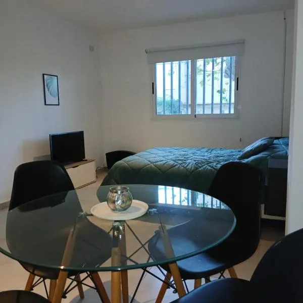 Monoambiente en el centro de Zarate, hotel en Zárate