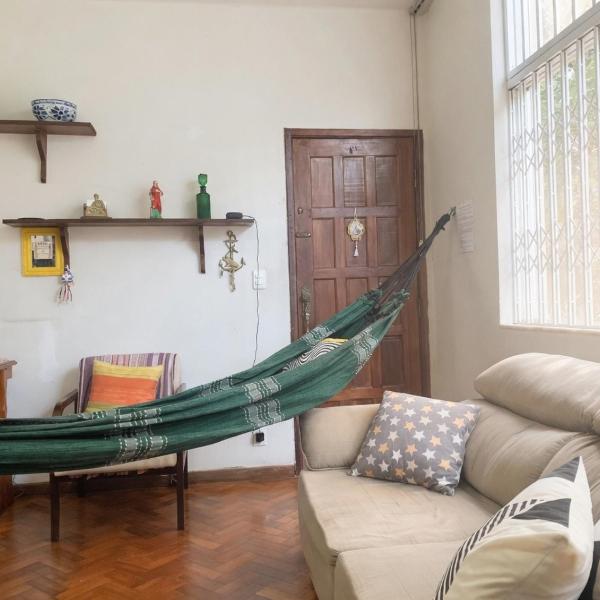 Ao lado da Barra e da UFBA - Simples e Econômico