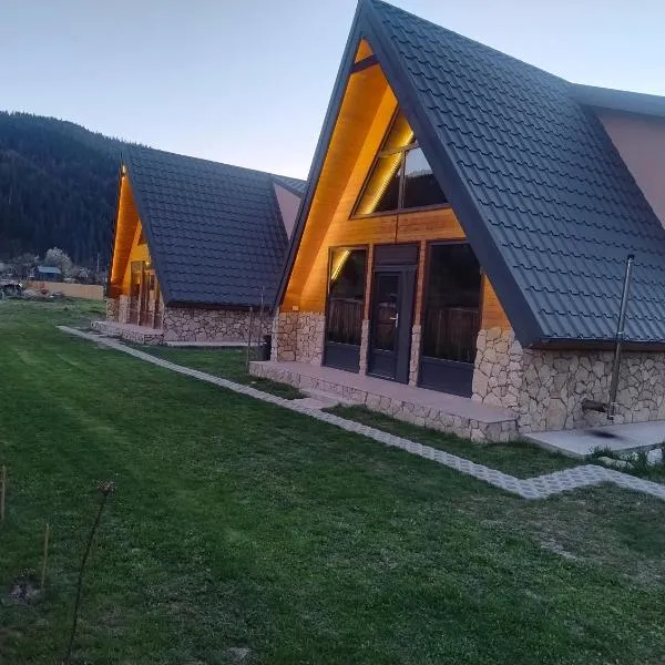 Cabana AFrame EmAli، فندق في Poiana Teiului