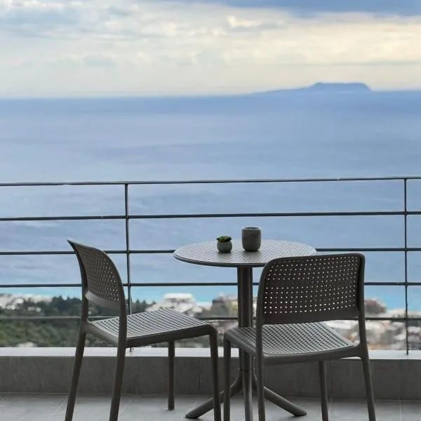 Nostos Palase, מלון בדרמי