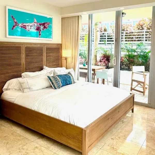 Beachfront and Private Patio at Casa Fifi Ocean, hotell i Miami Beach