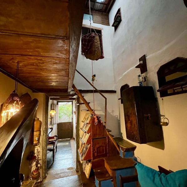 CASA DE RETALHOS Boutique Albergue, casaril histórico, com 5 suítes individuais e cozinha coletiva, no coração da vila de Igatu-Ba, que preserva fortes traços culturais da época do garimpo, venha viver uma experiência única! - Foto 3