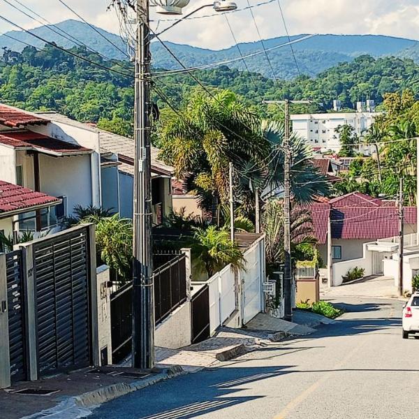 Sobrado e Conforto, Moderno, Wi-Fi 600Mega, 10 min Vila Germânica, Rota Pomerode - Foto 2