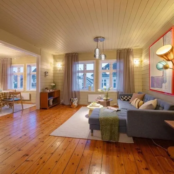 Cozy, classic loft apartment, central and calm, хотел в Ставангер