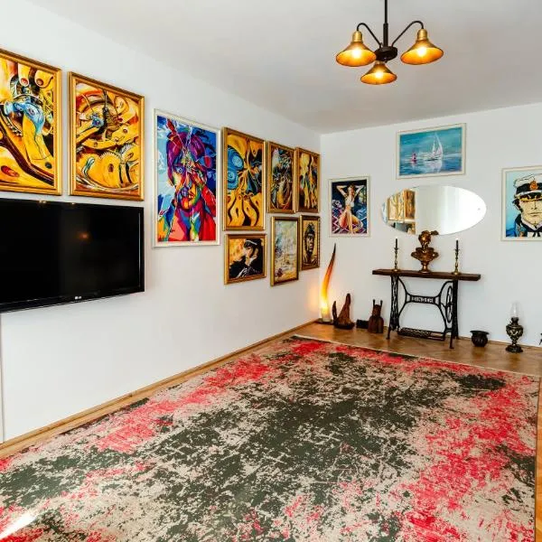 Central Art Apartment with Treasure Hunt, Free Parking & Self Check-In, hotel u gradu Konstanca