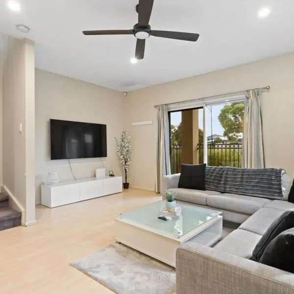Spacious 3 Bedroom Family Home near Lake & UniSA, hótel í Mawson Lakes