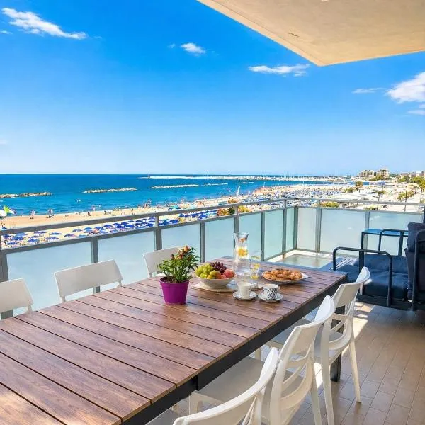 Terrazzo Panoramico Fronte Mare Zamponi, hotel in Civitanova Marche