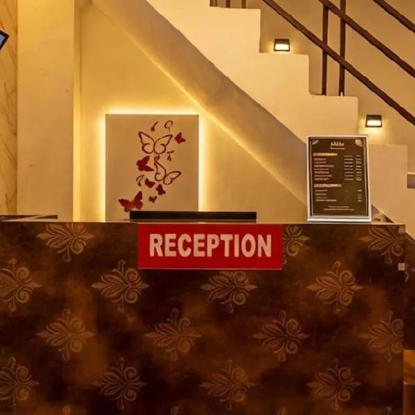 Hotel A V Grand, Kanpur, хотел в Канпур