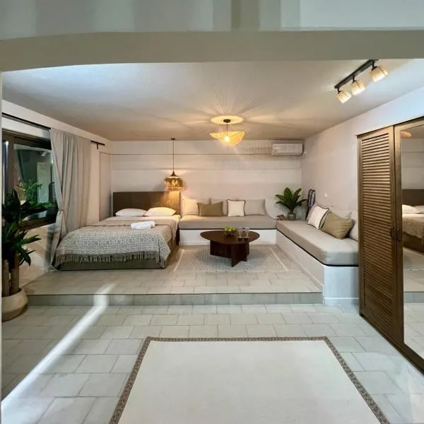 Modern & Cozy Studio for 2 in Saronida Steps from the Beach, hôtel à Saronida