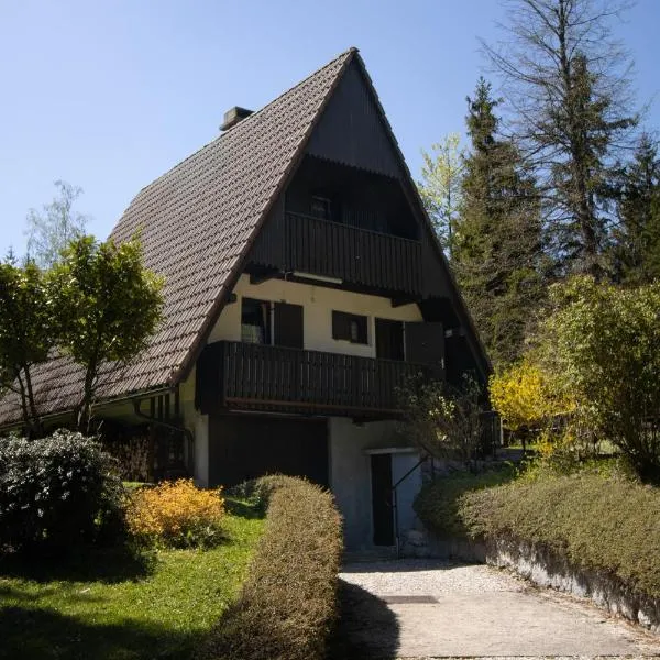 Holiday house pr' ta star lip', hotel din Rakitna