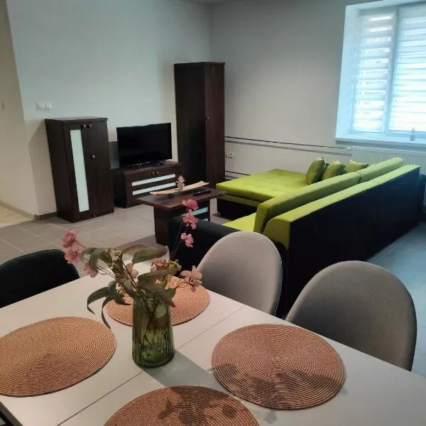 Moderný 3 izbový apartmán centrum, hotell i Nové Zámky