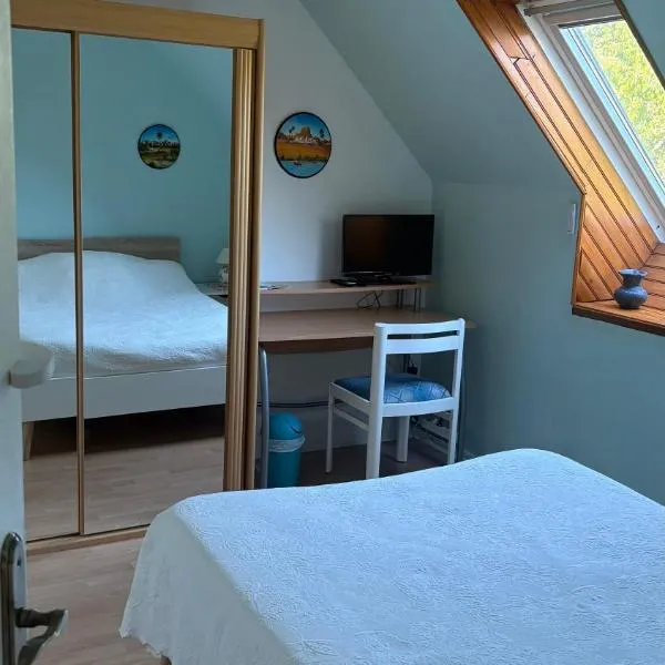 Chambre au calme avec vue sur le jardin, hotel in Joué-lès-Tours