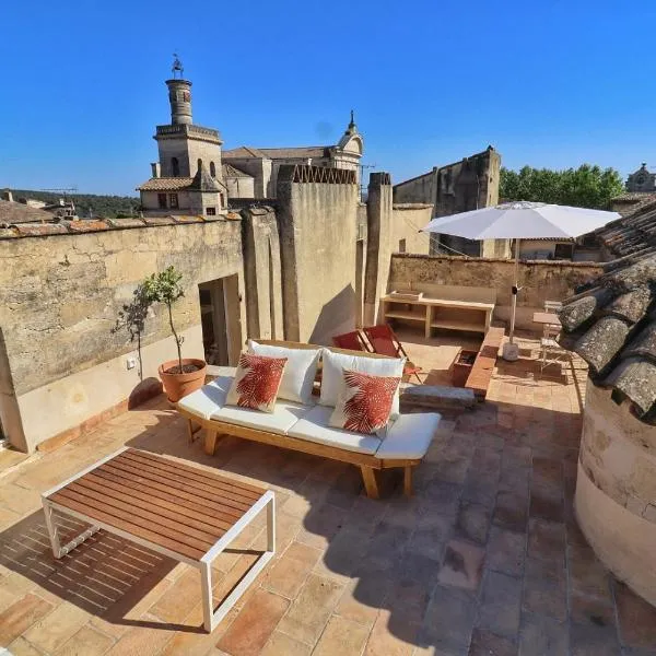 Uzès Place aux Herbes - Le Belvédère - Rooftop unique et Clim - Appartement d'exception, hotel in Uzès