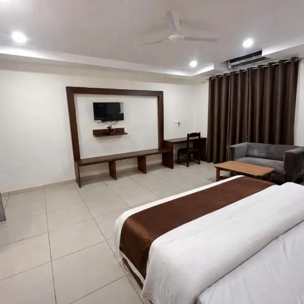 Hotel Q, hotel di Zirakpur