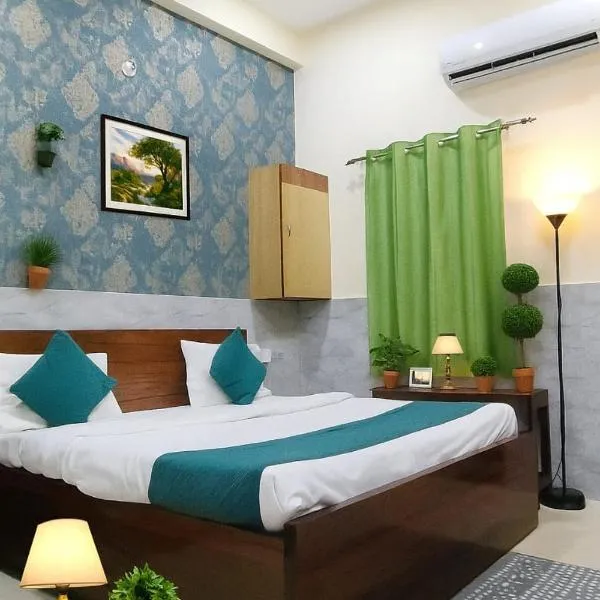 Hotel Residency and Restaurant - TRK Group، فندق في فريندافان