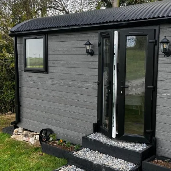 Peaceful Shepherd Hut near Clovelly, hotel en Bideford