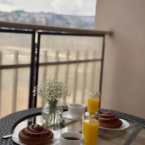 Spacious 2BR Stay Near Seasons Park、エレバンのホテル