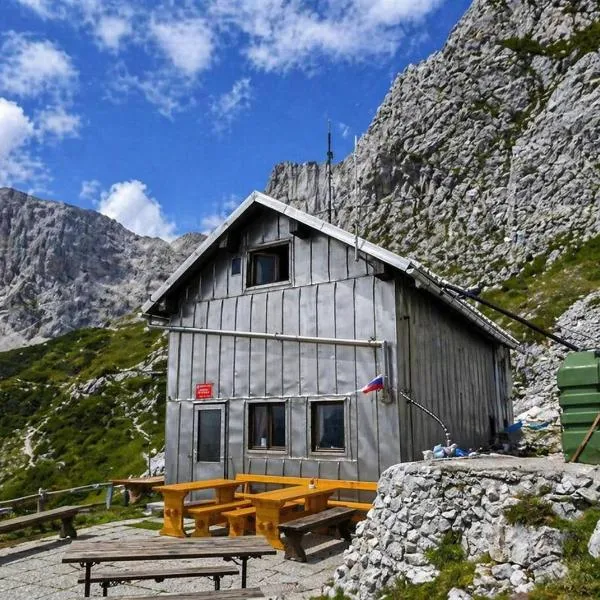 Zavetišče pod Špičko, hotel in Soča