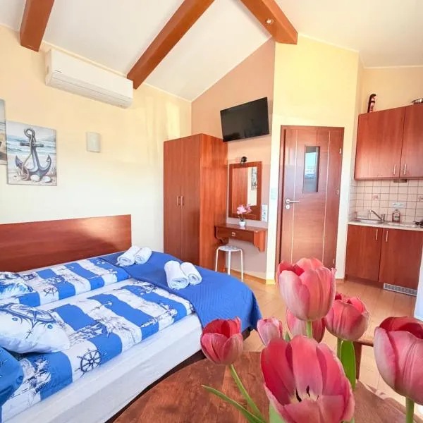 Rewski Zakątek, hotell i Rewa