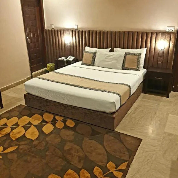 Shelton Hotel Johar Town Lahore, hotel em Lahore