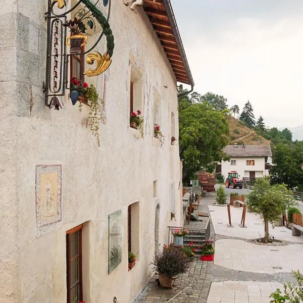 Boutiquehotel Weißes Rössl Lichtenberg von 1480, hotel en Montechiaro