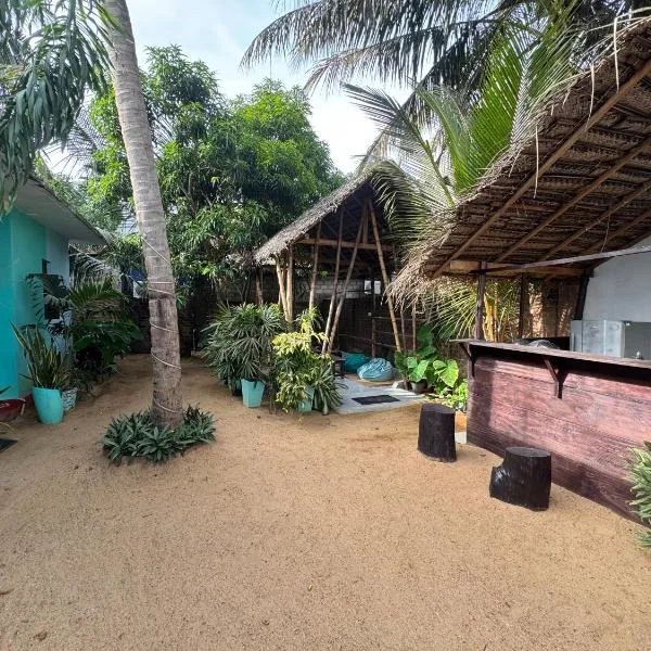 Moonlight surf hostel, hotel i Arugam Bay