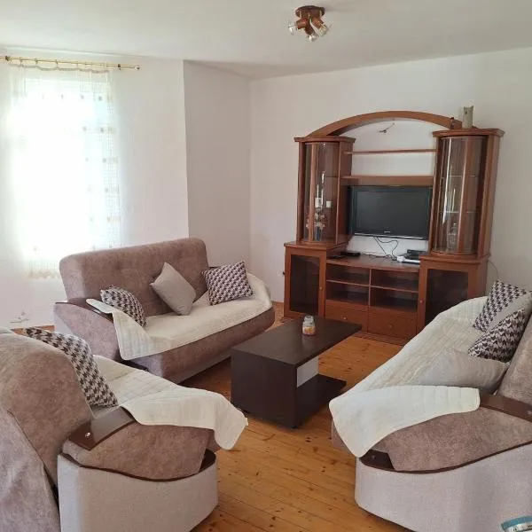 Apartmani Mici: Tivat şehrinde bir otel