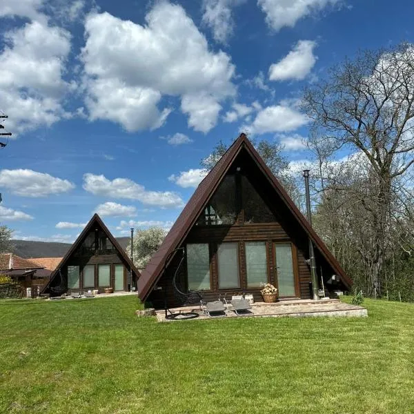 Căbănuțele de lângă râu, hotel en Păucineşti