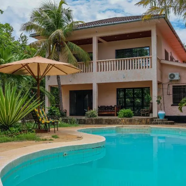 Tradewinds Lodge, hotel din Diani Beach