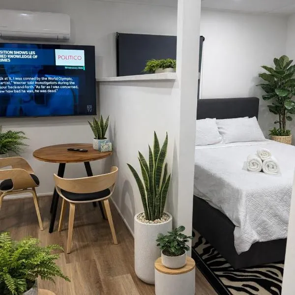 Top Rated Luxury Studio Retreat with Free Private Parking, отель в Брисбене