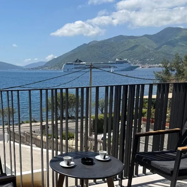 Seafront apartment Tivat, hotel a Donja Lastva