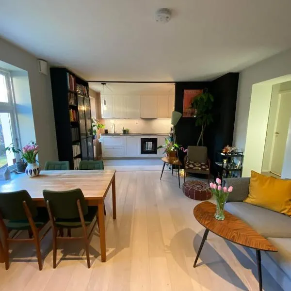 Quiet garden home near city center and mountains, hotell i Bergen