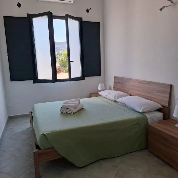 Su Debieddu Rooms، فندق في Solità