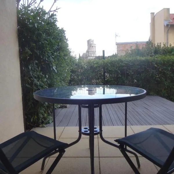 Charmant 2 p terrasse jardin la turbie โรงแรมในลา ทัวร์บี