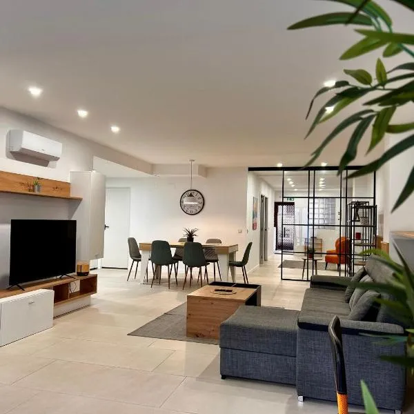 Amplio Apartamento Cerca Centro Histórico y Turia 5pax 2 Bath, khách sạn ở Valencia