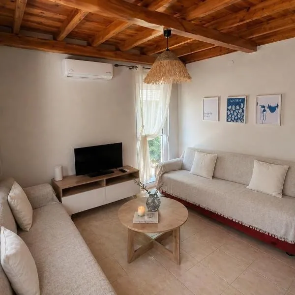 Wooden Loft 3min Walk to Beach, hotel en Alejandrópolis