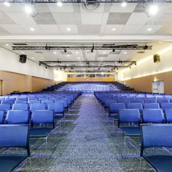 Novotel Paris Est Centre de Conférence โรงแรมในบันโยเล่