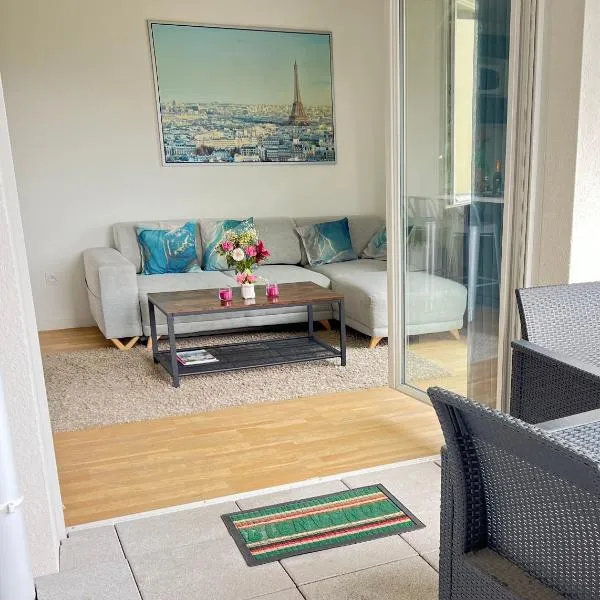 Lumière Parisienne Spacious 2BR Apartment with Terrace Free Parking Near Metro Line 13, hotell sihtkohas Malakoff