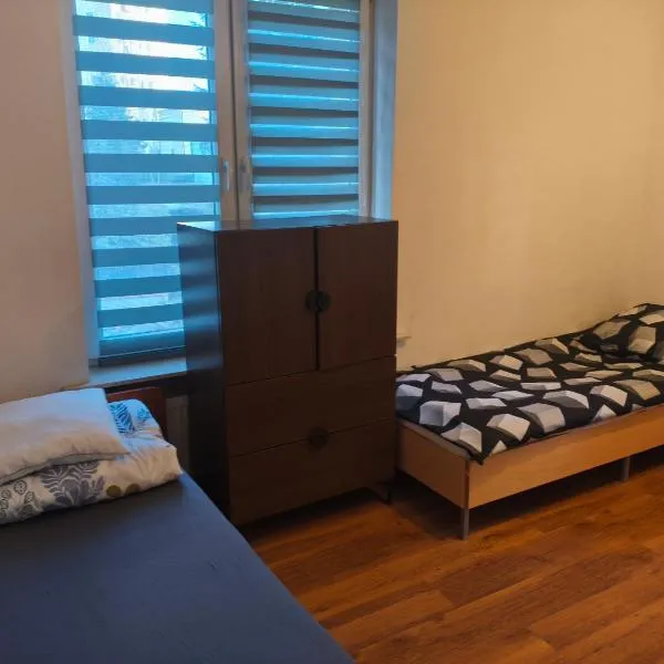 Hostel Tet6, מלון בגדינייה
