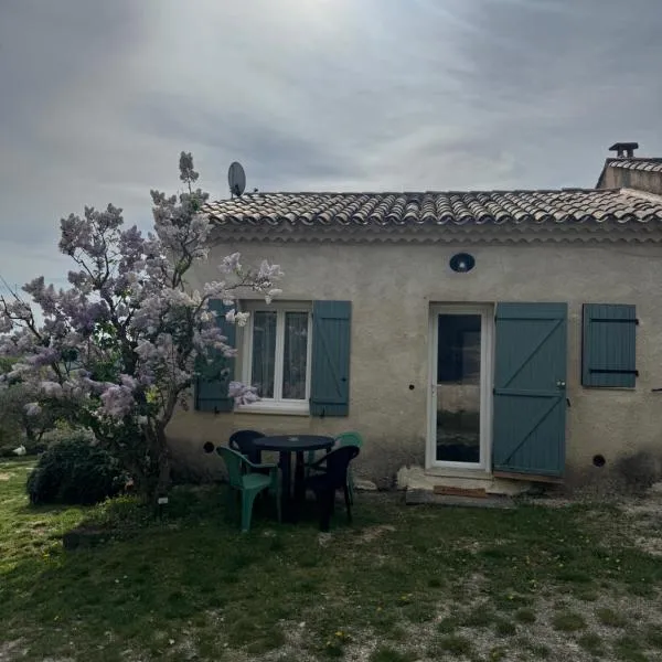 Dépendance neuve et lumineuse au coeur du luberon, hotell sihtkohas Vachères