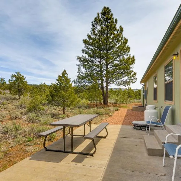Secluded Boulder House - Next to National Forests!, Hotel in Boulder City