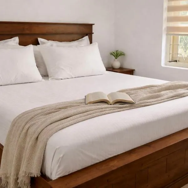 Luminosium - Private Slow Life Garden Retreat by Colombo Airport, hotel i Pannala