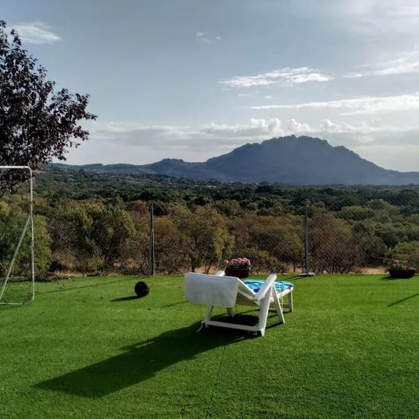 Chalet independiente con vistas, hótel í Bustarviejo