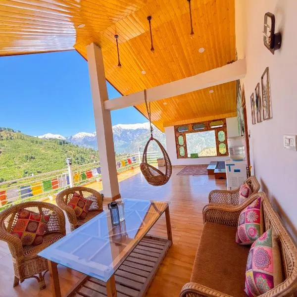 The Outpost - Hallan Valley, Manali - Boutique Stay & Cafe, hotel en Nagar