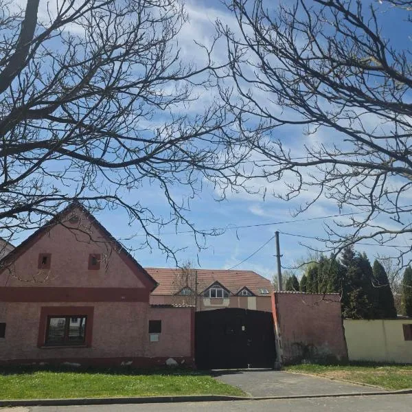 Apartmán na statku NH Stables, hotel em Nýřany